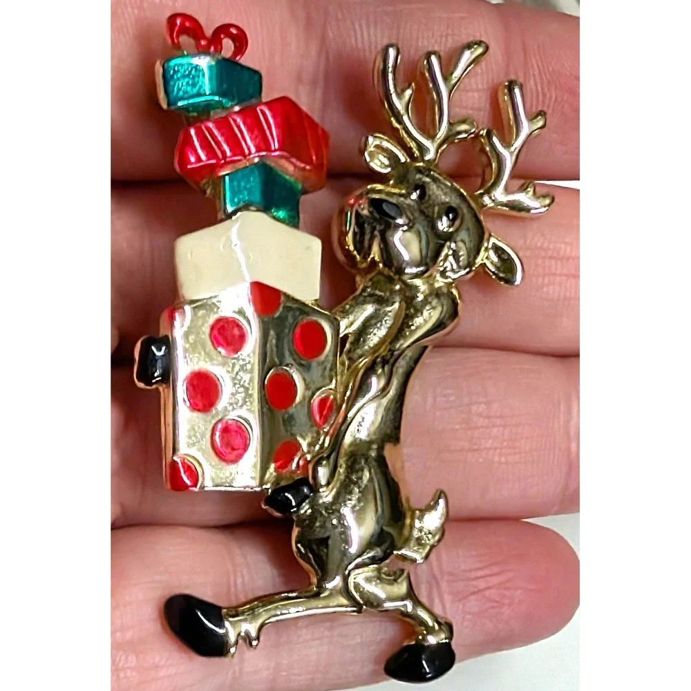 Vintage Danecraft Reindeer Gifts Brooch Pin Goldtone Red Green‎ Enamel Holiday